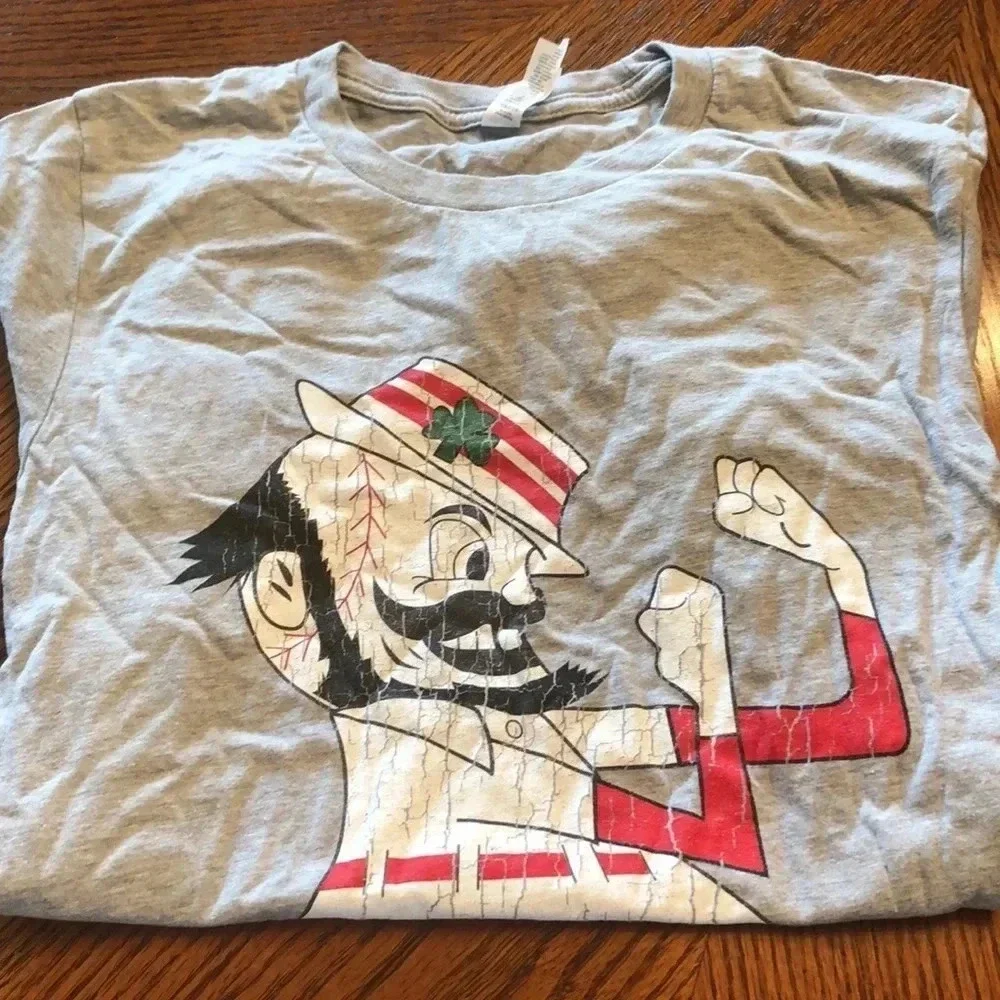 Cincinnati Reds Leprechaun Tee Shirt - Picture 6 of 6